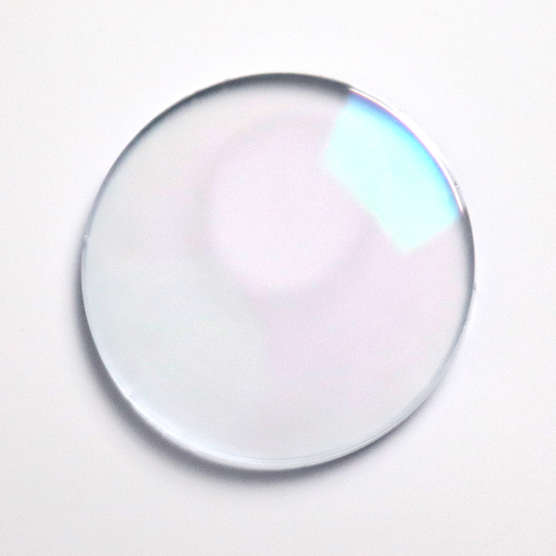 1,56-os bifokális kerek-top objektív HMC