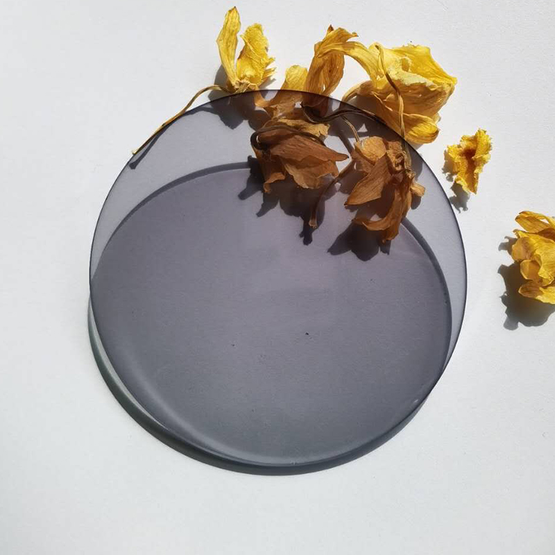 1.67 fotokróm lencse SHMC