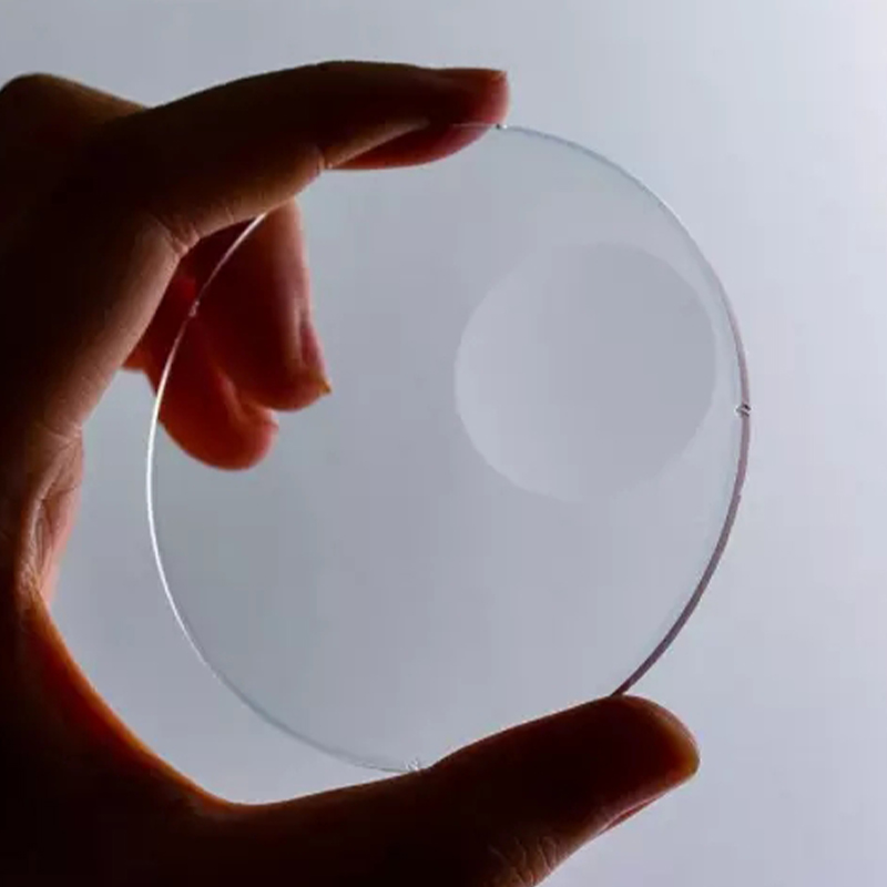 1,56 félkész, kerek tetejű bifokális lencse